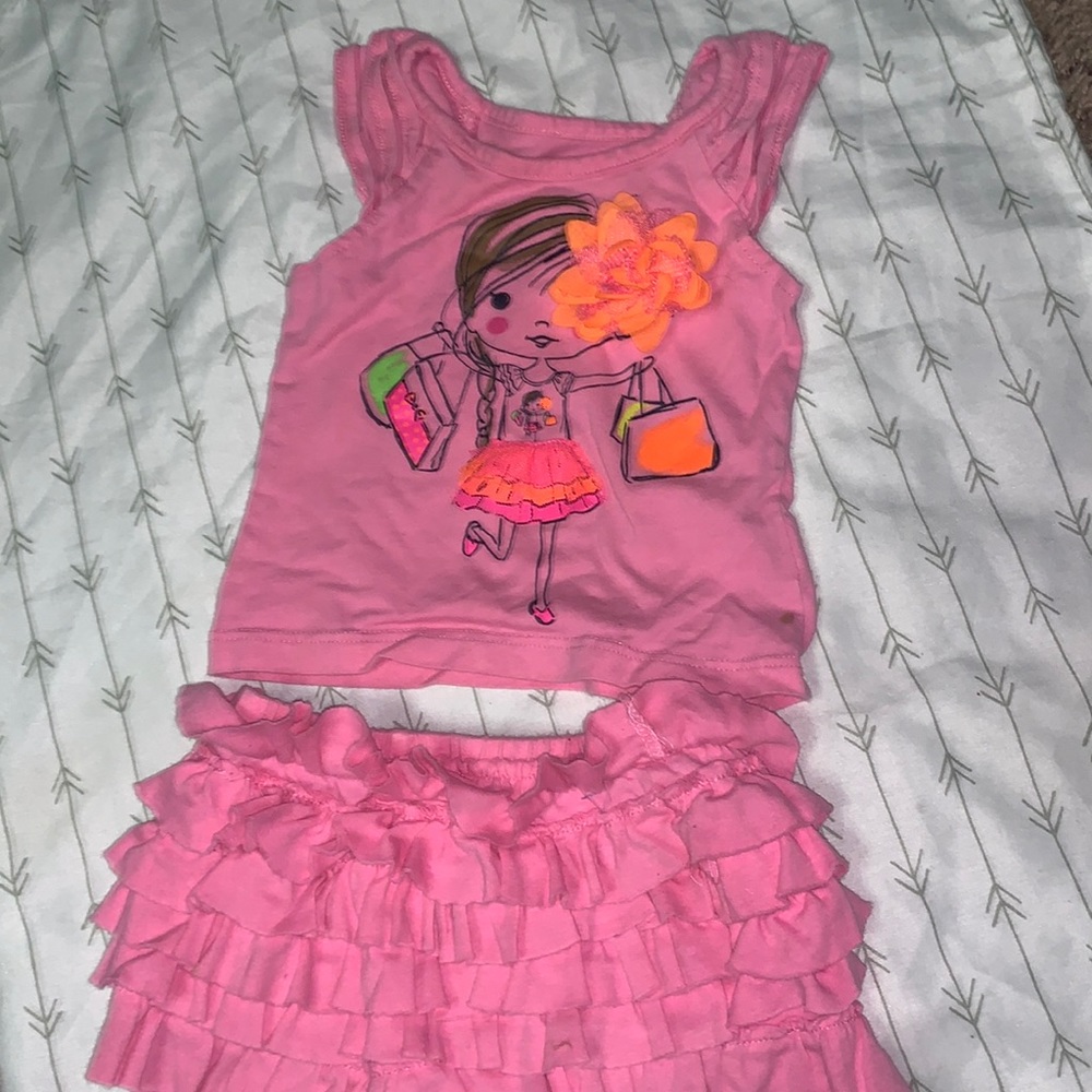 this is a 2 piece baby outfit.